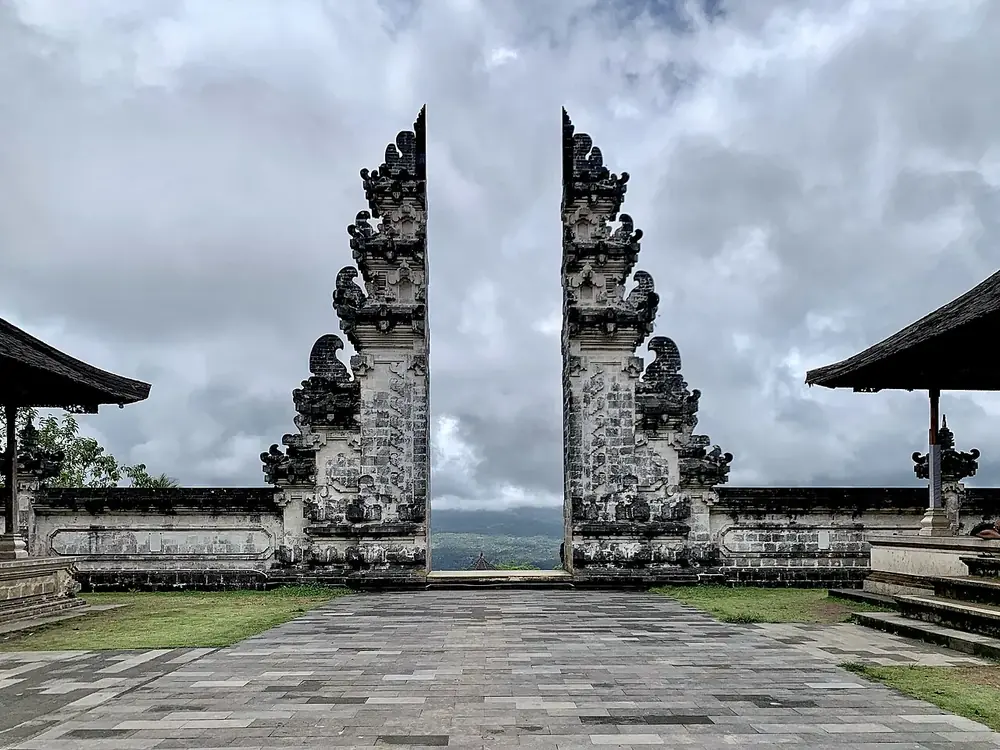 The Gates of Heaven, expect a queue for the photo — Pura Lempuyang, Where to ride from Amed