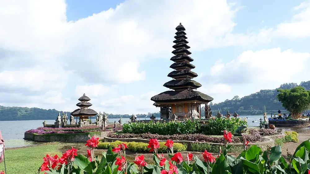 Cool and misty — bring a jacket — Ulun Danu Beratan, Where to ride from Kedungu