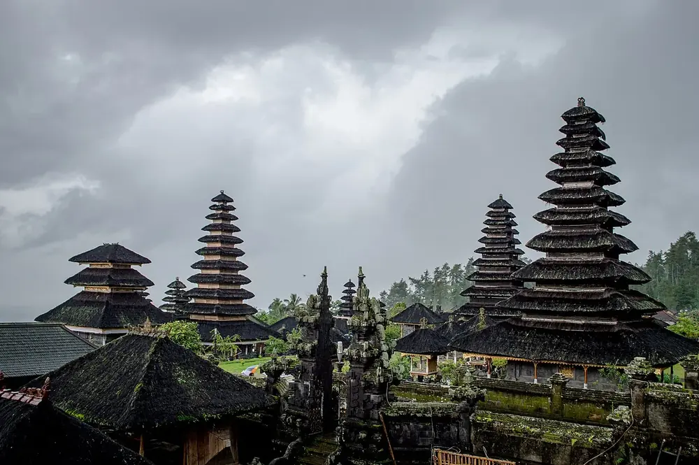 Bali's biggest temple — go early before the clouds — Besakih, Where to ride from Kintamani