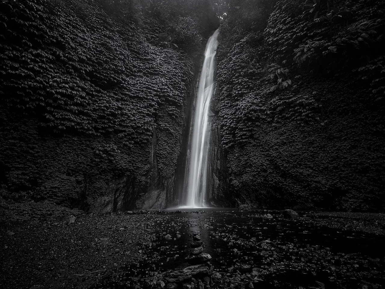 Munduk waterfall among the clove trees, 10 minutes from the village by scooter
