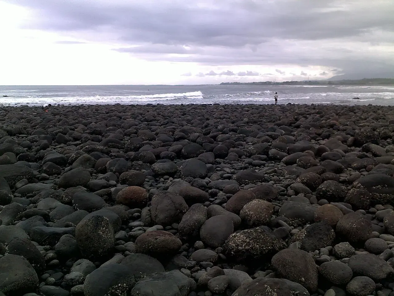Medewi beach, the longboard surf spot, 25 minutes from Negara by scooter