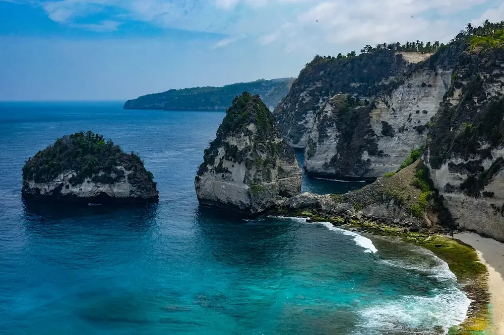 A staircase carved into the cliff, spectacular — Diamond Beach, Where to ride from Nusa Penida