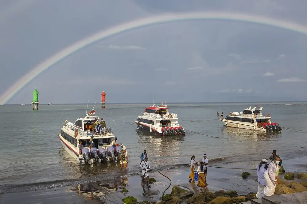 Take the 7 am fast boat, the sea is still calm — Nusa Penida (port de Sanur), Where to ride from Sanur