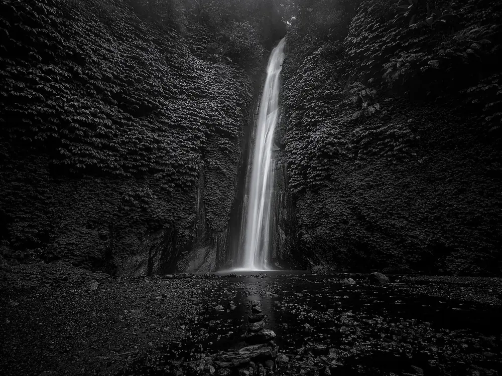Take the climbing road just past the market — Cascades de Munduk, Where to ride from Seririt
