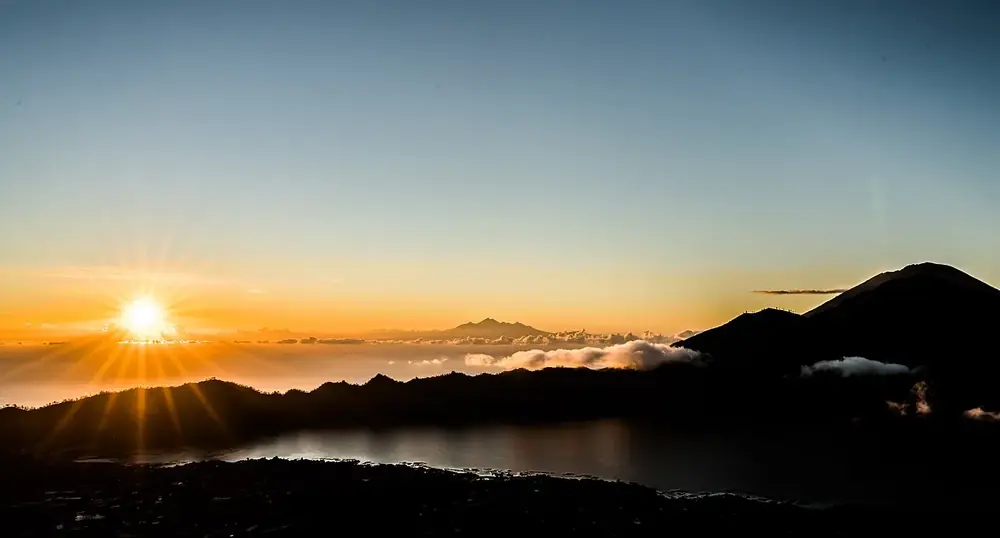 The fog rolls in fast — leave before midday — Mont Batur (Kintamani), Where to ride from Ubud